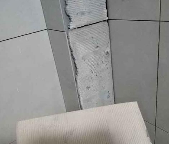 崇阳瓷砖空鼓维修公司分享下厨房瓷砖脱落的补救措施。